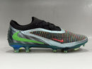 Chuteira Campo Nike Phantom GX III (preta, verde e vermelha)